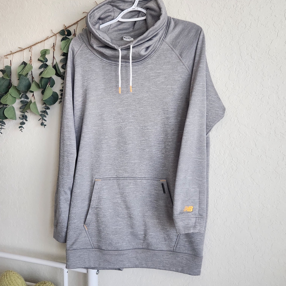 Women's New Balance Sunrise Sweatshirt, Light Grey Heather,